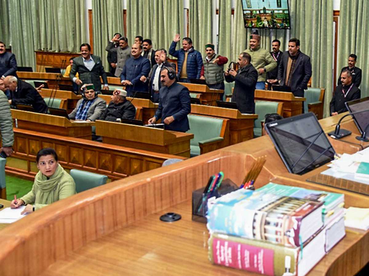 सियासी संकट के बीच हिमाचल विधानसभा में बजट पारित